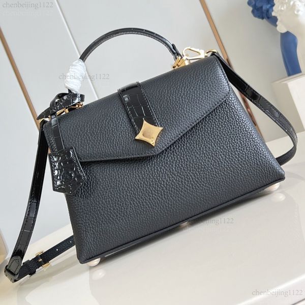 99A top designers create with great care. The genuine leather and pure steel hardware are truly practical. Handbags, crossbody bags, and shoulder bags., One
99A top designers create with great care. The genuine leather and pure steel hardware are truly practical. Handbags, crossbody bags, and shoulder bags., One