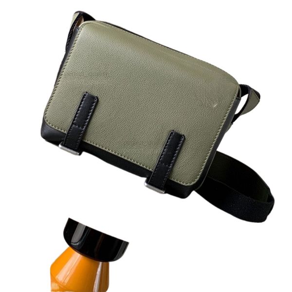 The designer of 99A has created a high-end genuine cowhide handbag that can be carried as a shoulder bag or a crossbody bag. Experience the charm of superior quality., Two
The designer of 99A has created a high-end genuine cowhide handbag that can be carried as a shoulder bag or a crossbody bag. Experience the charm of superior quality., Two