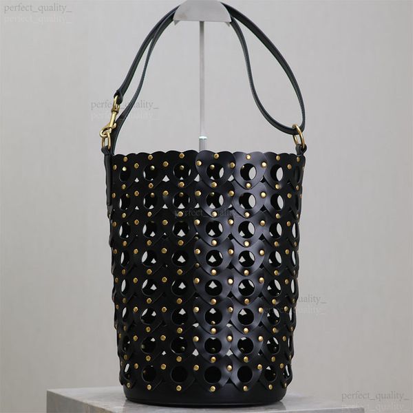 99A Designer's Creative Shoulder Bag with Single-Shoulder Crossbody Design, A Perfect Combination of High-Quality Leather Materials and Creative Design, One
99A Designer's Creative Shoulder Bag with Single-Shoulder Crossbody Design, A Perfect Combination of High-Quality Leather Materials and Creative Design, One