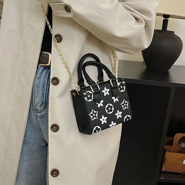 Fashion Bag Designer bag Luxury Bag High-End Fashionable and Versatile Chic Handbag Printed Small Square Bag High-End Light Luxury Single-Shoulder Crossbody Bag 14cm, #1 14cm 
Fashion Bag Designer bag Luxury Bag High-End Fashionable and Versatile Chic Handbag Printed Small Square Bag High-End Light Luxury Single-Shoulder Crossbody Bag 14cm, #1 14cm