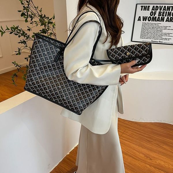 2025 New Best selling Designer bag Fashion bag Solid Color Plaid PVC Tote Bag, Simple And Elegant, Suitable For Women's Daily Use, Commuting, Black
2025 New Best selling Designer bag Fashion bag Solid Color Plaid PVC Tote Bag, Simple And Elegant, Suitable For Women's Daily Use, Commuting, Black