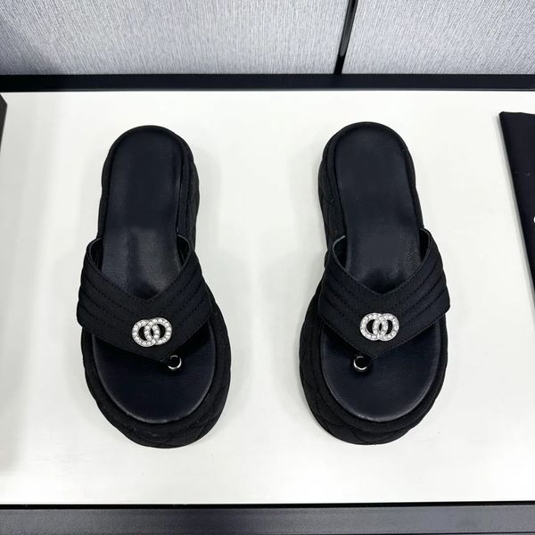 2025 designer sandals new thick sole flip flops for women fashionable trendy non slip r color matching sole pure black shoelaces flat sandals, Ch-2 
2025 designer sandals new thick sole flip flops for women fashionable trendy non slip r color matching sole pure black shoelaces flat sandals, Ch-2