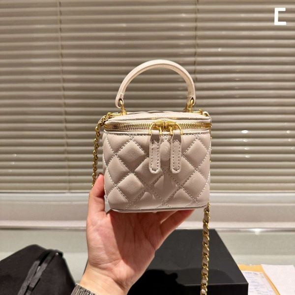 Ladies' Small Fragrance Chain Bag Fashionable Genuine Leather Small Box Bag Diamond Grid Single Shoulder Crossbody Makeup Bag, Bag 4
Ladies' Small Fragrance Chain Bag Fashionable Genuine Leather Small Box Bag Diamond Grid Single Shoulder Crossbody Makeup Bag, Bag 4
