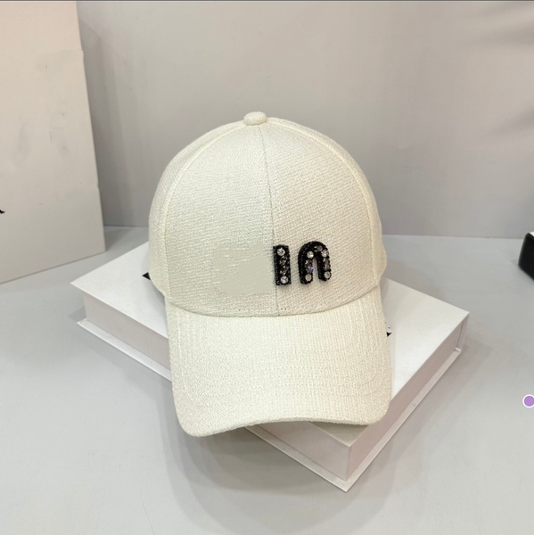 Letter-style rhinestone minimalist hard-top baseball cap trendy, versatile, elegant, fashionable, stylish, makes face look smaller, baseball cap with brim, Black
Letter-style rhinestone minimalist hard-top baseball cap trendy, versatile, elegant, fashionable, stylish, makes face look smaller, baseball cap with brim, Black