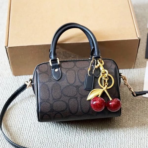 Top Designer bag Handbags Classic Old Flower Pull Link Closure Tote Shoulder Bag Mini Women's Bag Leather Denim Crossbody Embossed Handbag Brown Flower Handbag, #16
Top Designer bag Handbags Classic Old Flower Pull Link Closure Tote Shoulder Bag Mini Women's Bag Leather Denim Crossbody Embossed Handbag Brown Flower Handbag, #16