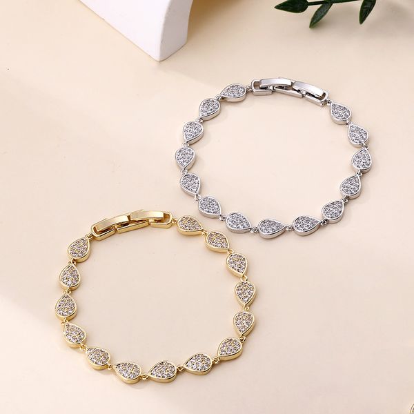Micro-set zirconia teardrop-shaped bracelet with full diamonds - high-end, elegant Korean-style shiny accessory. Copper-plated white gold bracelet.
Micro-set zirconia teardrop-shaped bracelet with full diamonds - high-end, elegant Korean-style shiny accessory. Copper-plated white gold bracelet.