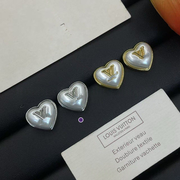 New letter-shaped gemstone stud earrings - Asymmetric earrings, elegant, simple and fashionable.
New letter-shaped gemstone stud earrings - Asymmetric earrings, elegant, simple and fashionable.