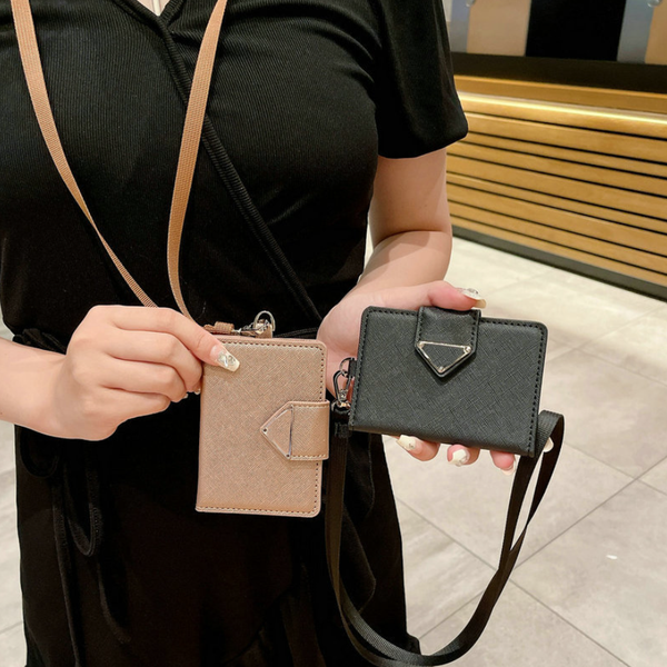 Designer Women Mens Lanyards Wallets Card Holders Fashion Key Ring for Men Black Coin Keychains Luxury Keychain Small Purses Keyrings Accessories
Designer Women Mens Lanyards Wallets Card Holders Fashion Key Ring for Men Black Coin Keychains Luxury Keychain Small Purses Keyrings Accessories