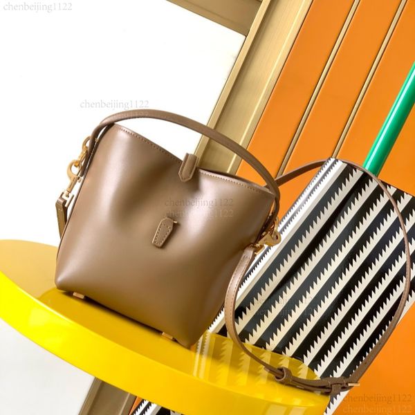 99A This handbag with a shoulder strap is made of genuine leather. Under the skilled hands of the top designer, it is perfectly integrated with the exquisite design., One
99A This handbag with a shoulder strap is made of genuine leather. Under the skilled hands of the top designer, it is perfectly integrated with the exquisite design., One