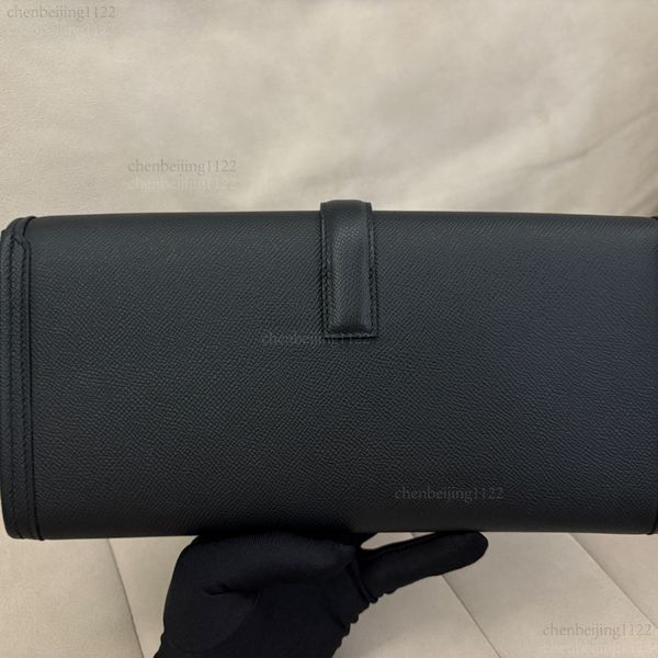99A The 29cm size makes this top designer's handbag a versatile must-have. Made of imported genuine leather and custom-made by hand, it is both fashionable and practical.