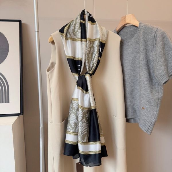 Real silk Slightly textured silk high-quality luxurious lady's silk scarf silk scarf Design scarf Fashionable lady Versatile styling option
Real silk Slightly textured silk high-quality luxurious lady's silk scarf silk scarf Design scarf Fashionable lady Versatile styling option