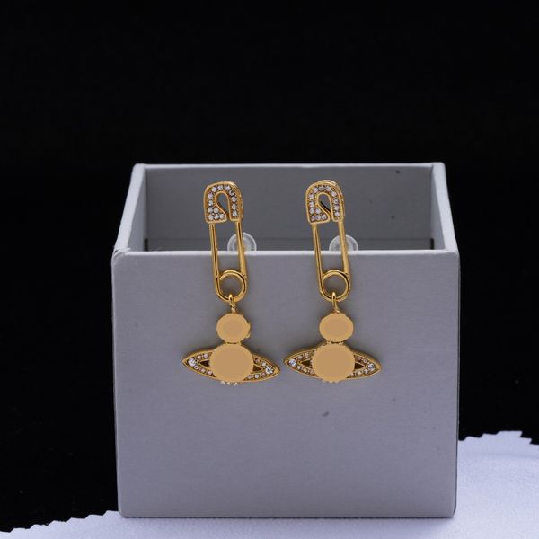Never Fading Round Designer Ear Stud Earrings Pearl Real Gold Brass Copper Stamp Letter Earring Fashion Womens Elegance Wedding Party Jewelry Accessories F26
Never Fading Round Designer Ear Stud Earrings Pearl Real Gold Brass Copper Stamp Letter Earring Fashion Womens Elegance Wedding Party Jewelry Accessories F26