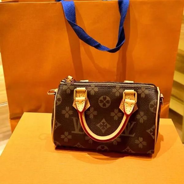 Designer bag Nano Diane handbag Boulogne Women Loop Hobo Shoulder Bag leather clutch pochette classic Mini Chain Purses Luxury tote crossbody Bags AAAA, Brown
Designer bag Nano Diane handbag Boulogne Women Loop Hobo Shoulder Bag leather clutch pochette classic Mini Chain Purses Luxury tote crossbody Bags AAAA, Brown