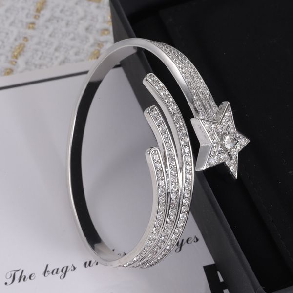 Classic Designer Bangle Luxury Bangle Open Gold Plated Bangle Plated Charm Bracelet Wedding Jewelry Gifts
Classic Designer Bangle Luxury Bangle Open Gold Plated Bangle Plated Charm Bracelet Wedding Jewelry Gifts