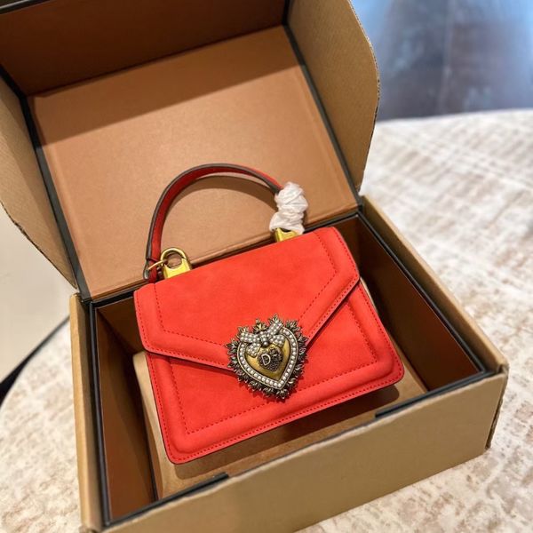 Autumn/Winter New Love Hardware Button Makeup Bag Retro Bow Single Shoulder Diagonal Cross Bag 10AA, No1(19*13.5cm)
Autumn/Winter New Love Hardware Button Makeup Bag Retro Bow Single Shoulder Diagonal Cross Bag 10AA, No1(19*13.5cm)