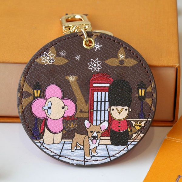 Fashion Key Chain Designer Flower Mirror Keychain Copper Heart Pattern Car Keychains Bag Charm Hanging Accessories
Fashion Key Chain Designer Flower Mirror Keychain Copper Heart Pattern Car Keychains Bag Charm Hanging Accessories