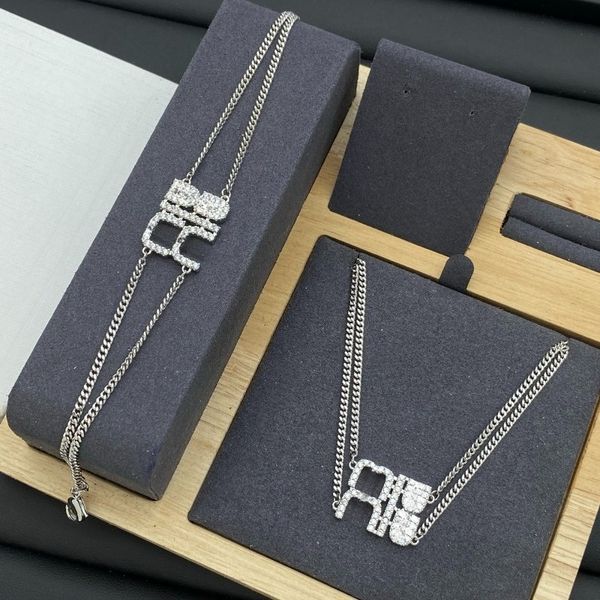 Luxury Bracelet Necklace Set Designer Necklace for Women Diamond and Pearl Bracelet Jewelry Sets 18K Gold 925 Silver Plated High Quality, Mixed colors
Luxury Bracelet Necklace Set Designer Necklace for Women Diamond and Pearl Bracelet Jewelry Sets 18K Gold 925 Silver Plated High Quality, Mixed colors