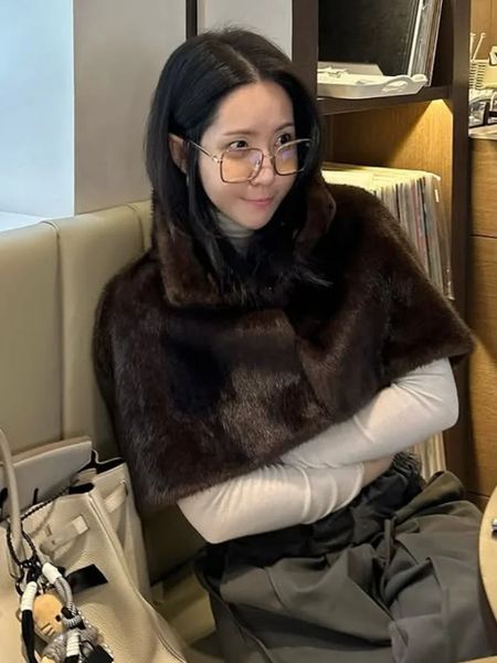 Elegant Solid Faux Fur Lapel Short Waistcoat Women Casual Plush Ultrashorts Loose Coat Lady 2025 Winter High Street Waistcoats 251105