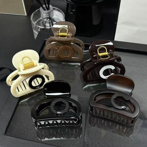Classic Women's Hair Clips Designer Letter Hair Clips Shark Clips Multiple Styles Brand Hair Accessories High-quality Thickened Acetate Material
Classic Women's Hair Clips Designer Letter Hair Clips Shark Clips Multiple Styles Brand Hair Accessories High-quality Thickened Acetate Material