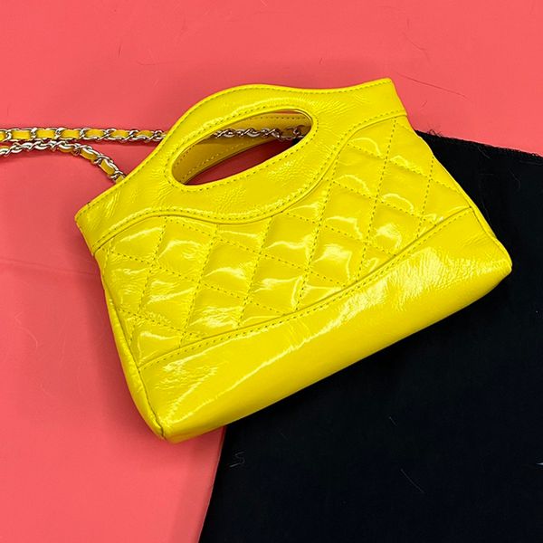 Designer Women Shoulder Bag Leather Rib Check Gold Hardware Metal Buckle Matelasse Chain Semi-Round Handle Crossbody Bag Makeup Bags Dinner Dress Sacoche Purse 20cm, Red
Designer Women Shoulder Bag Leather Rib Check Gold Hardware Metal Buckle Matelasse Chain Semi-Round Handle Crossbody Bag Makeup Bags Dinner Dress Sacoche Purse 20cm, Red