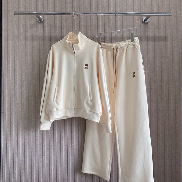 Women's Two Piece Pants Designer Collar Embroidered Alphabet Set with Stand up Collar Long Sleeve Zipper Coat and Elastic Waist Pants, A1
Women's Two Piece Pants Designer Collar Embroidered Alphabet Set with Stand up Collar Long Sleeve Zipper Coat and Elastic Waist Pants, A1
