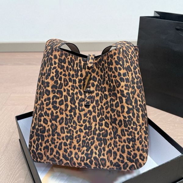 Designer Bag Suede Luxury Bag Classic Leather Totes Women Fashion Chain Shoulder Bag Large Capacity Shopping Bag Metallic Letter Handbag, Color#2
Designer Bag Suede Luxury Bag Classic Leather Totes Women Fashion Chain Shoulder Bag Large Capacity Shopping Bag Metallic Letter Handbag, Color#2