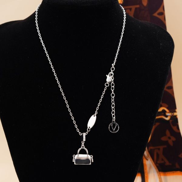 Necklace Pendant Necklace Classic Designer Women's Necklace 18K Gold and Silver Rose Board Agate Diamond Charm Necklace Valentine's Day Mother's Day Luxury Gift
Necklace Pendant Necklace Classic Designer Women's Necklace 18K Gold and Silver Rose Board Agate Diamond Charm Necklace Valentine's Day Mother's Day Luxury Gift