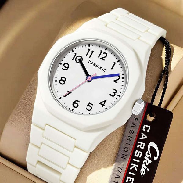 Hot-Selling High-End Waterproof Russia Southeast Asia Plastic Quartz Watch Customization