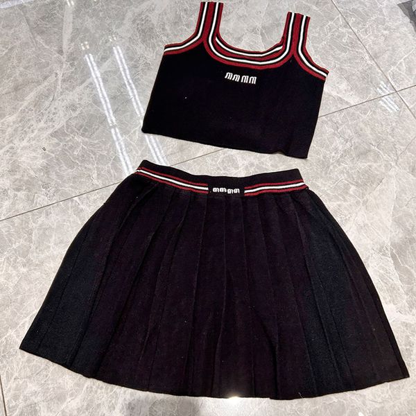 Designer Two Piece Dress woman Strap top skirt short skirt Camisole short skirt sexy scardigan sweater two piece dress knitted sweater, Black
Designer Two Piece Dress woman Strap top skirt short skirt Camisole short skirt sexy scardigan sweater two piece dress knitted sweater, Black