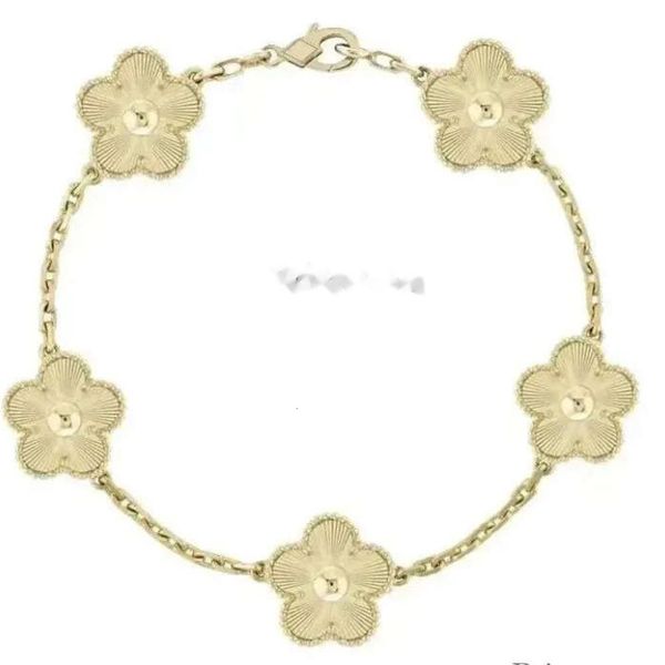Charm Bracelets Four Leaf Clover Charm Bracelets Fine Jewellery Mother Of Pearl White Black Red Lady Moissanite Bracelet Designer For Women Popular With Box D90
