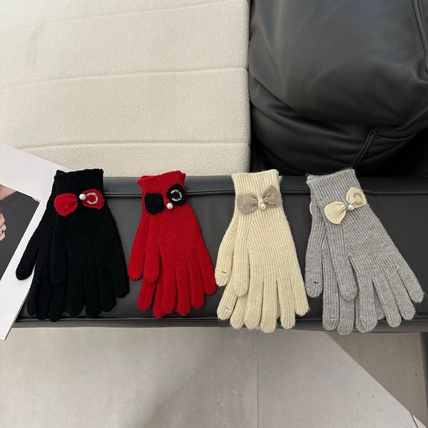 Designer Letter Cashmere Winter Knitted Gloves Warm Luxury Women Outdoor Knitted Gloves Five Finger Cold Resistant
Designer Letter Cashmere Winter Knitted Gloves Warm Luxury Women Outdoor Knitted Gloves Five Finger Cold Resistant