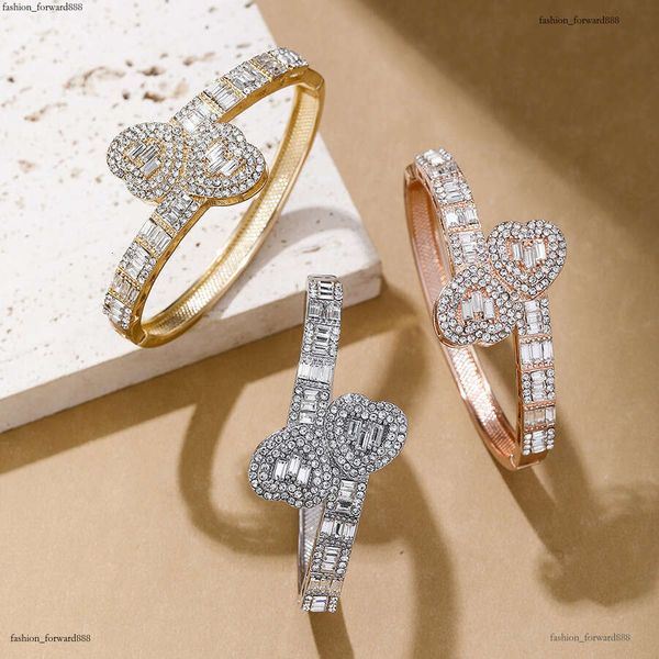 Luxury emerald-cut Molstone Iced Ladies Ring 925 Silver Gold Plated Hip Hop Boutique Jewelry Ladies ring Free shipping
Luxury emerald-cut Molstone Iced Ladies Ring 925 Silver Gold Plated Hip Hop Boutique Jewelry Ladies ring Free shipping
