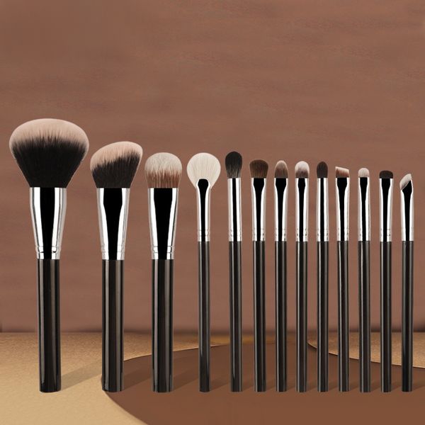 Makeup Brush 13 Pie…
