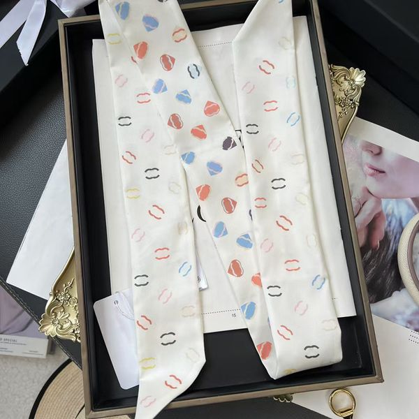Designer silk scarf Handbag Headbands Women Letter wer Scraves Denimgram Bag Hair Bees Neck Bow Monogram Size 120*6cm
Designer silk scarf Handbag Headbands Women Letter wer Scraves Denimgram Bag Hair Bees Neck Bow Monogram Size 120*6cm