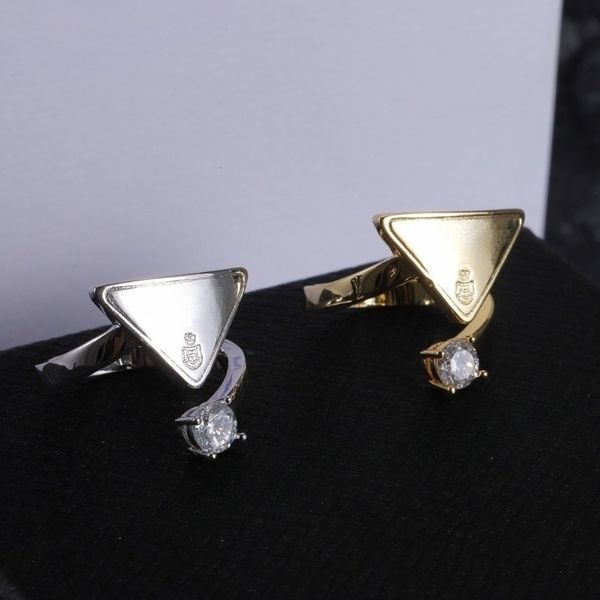 Designer Open Ring Unisex Triangle Letter Rings for Man and Woman Luxury Diamond Ring Couple Rings Gold and Silver Plated Top Quality
Designer Open Ring Unisex Triangle Letter Rings for Man and Woman Luxury Diamond Ring Couple Rings Gold and Silver Plated Top Quality