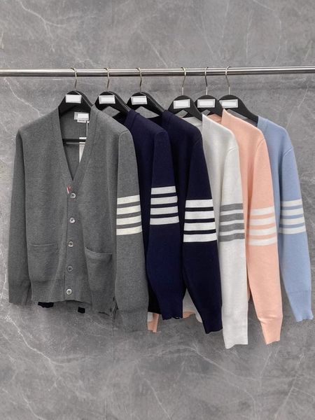 Men's Sweaters Designer Classic striped V-neck lazy sweater classic loose couple knit jacket, A4
Men's Sweaters Designer Classic striped V-neck lazy sweater classic loose couple knit jacket, A4
