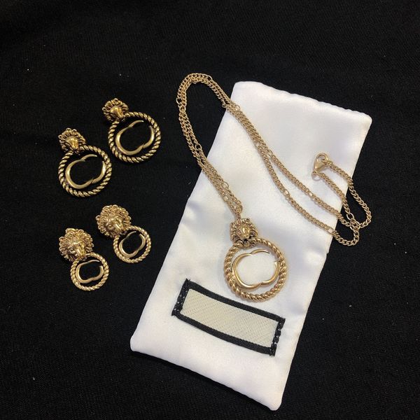 Luxury Designer Necklace Set Vintage Jewelry Selection Earrings Party Business Wedding Gift Classic Pendant Set
Luxury Designer Necklace Set Vintage Jewelry Selection Earrings Party Business Wedding Gift Classic Pendant Set