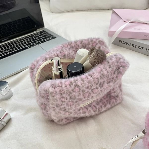 autumn winter leopard print plush makeup bag Large Capacity Women Cosmetic Bag with Zipper Travel Clutch 251119