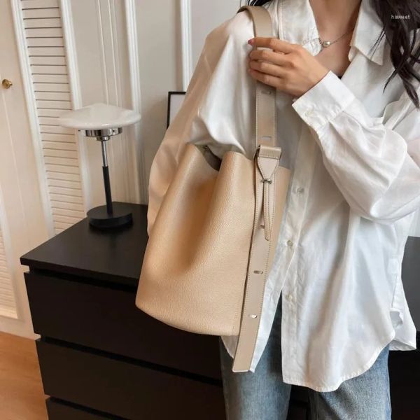 Shoulder Bags Retro PU Leather For Women 2024 Designer Korean Fashion Female Bucket Handbags Solid Color Crossbody, Black
Shoulder Bags Retro PU Leather For Women 2024 Designer Korean Fashion Female Bucket Handbags Solid Color Crossbody, Black