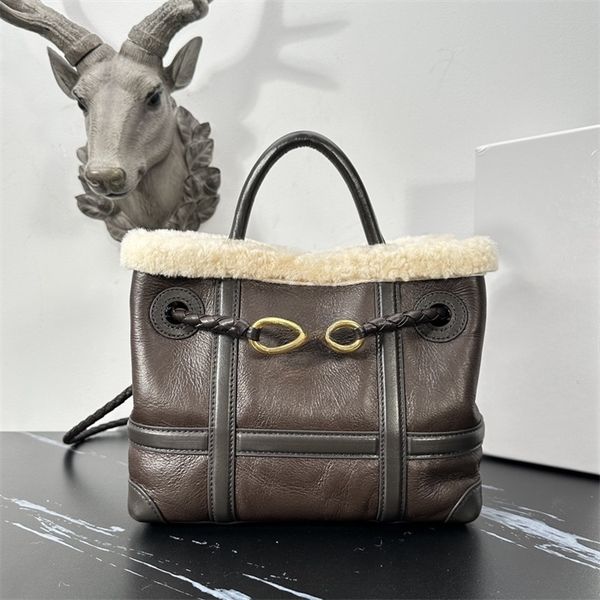 designer bag highquality moens leather outdoor crossbody bag luxury shoulder bag fashionable leisure bag sportbag V5, A1
designer bag highquality moens leather outdoor crossbody bag luxury shoulder bag fashionable leisure bag sportbag V5, A1