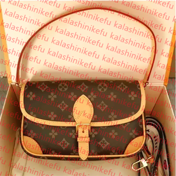 Designers Bags Shoulder Bag Totes Luxurys old Flower Diane Baguette Handbag Women Handbags Large-Capacity Canvas Strap Purse Colorful Shoulder Bags, 7#
Designers Bags Shoulder Bag Totes Luxurys old Flower Diane Baguette Handbag Women Handbags Large-Capacity Canvas Strap Purse Colorful Shoulder Bags, 7#
