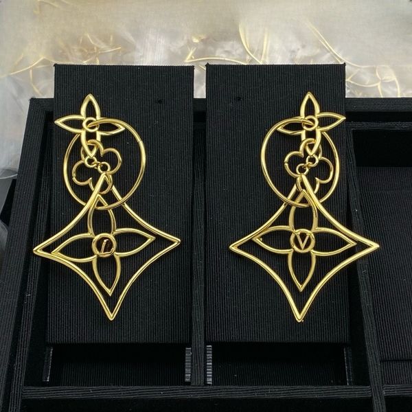 Luxury Large Hoop Earrings for Lady Designer Earring European and American Style Earrings Brand Letter Design Earrings High Quality with Logo
Luxury Large Hoop Earrings for Lady Designer Earring European and American Style Earrings Brand Letter Design Earrings High Quality with Logo