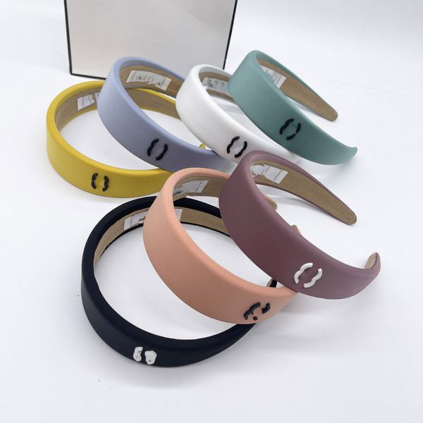 Fashion designer letter headband classic women's Xiaoxianger shiny Lys hairpin CL hair accessories
Fashion designer letter headband classic women's Xiaoxianger shiny Lys hairpin CL hair accessories