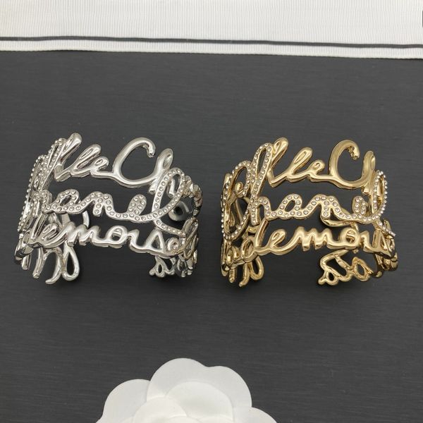 New Wide Bracelet Vintage Luxury Diamond Bangle Women's Bracelet Designer Open Bangle High-quality 18k Gold Bracelet with Logo
New Wide Bracelet Vintage Luxury Diamond Bangle Women's Bracelet Designer Open Bangle High-quality 18k Gold Bracelet with Logo