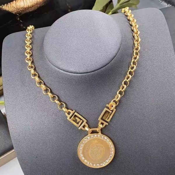 Head Pendant Necklace for Men Women - Gold Silver Chunky Chain Statement Necklace, Hip Hop Jewelry Gift
Head Pendant Necklace for Men Women - Gold Silver Chunky Chain Statement Necklace, Hip Hop Jewelry Gift