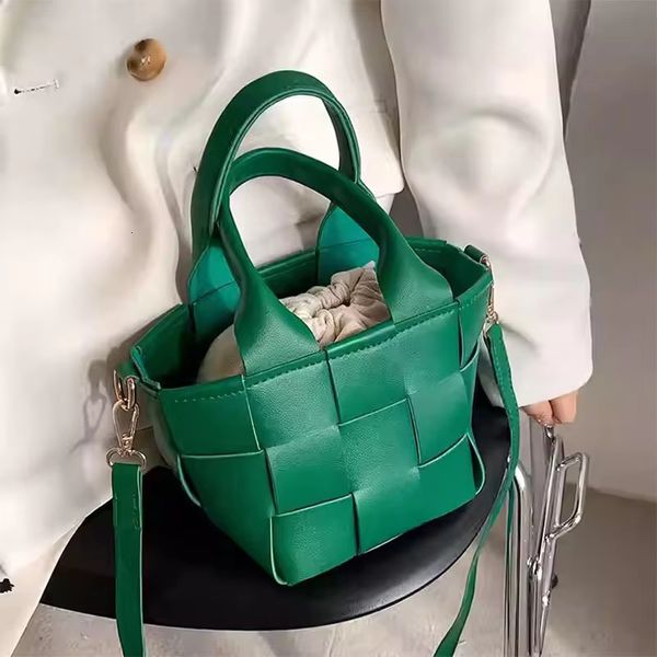 Mirror Artificial Leather Unisex Retro Braid Women Purse Handbag Bucket Shoulder Crossbody Bag, Dark khaki
Mirror Artificial Leather Unisex Retro Braid Women Purse Handbag Bucket Shoulder Crossbody Bag, Dark khaki