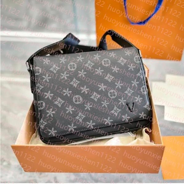 High quality Designers Mens Totes Bag Handbags Purses Fashion Handbags Men Leather TRIO Messenger Bags Luxury Shoulder Bag Make up Bag, 5#
High quality Designers Mens Totes Bag Handbags Purses Fashion Handbags Men Leather TRIO Messenger Bags Luxury Shoulder Bag Make up Bag, 5#