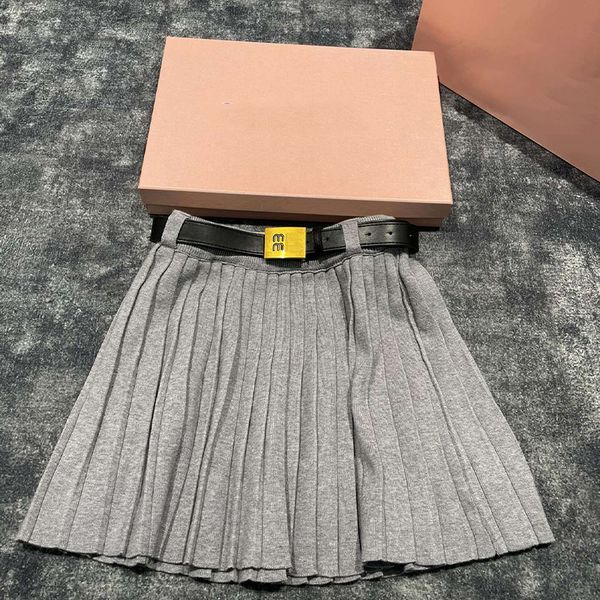 Summer Designer Skirts Waist Womens Sexy Mini Skirts Vintage Pleated Skirt Korean Tennis Skirts Short White Black with a metal buckle belt
Summer Designer Skirts Waist Womens Sexy Mini Skirts Vintage Pleated Skirt Korean Tennis Skirts Short White Black with a metal buckle belt