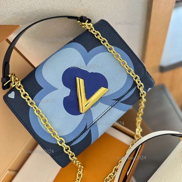 Designer Ladies Mini Striped Flip Shoulder Gold Hardware Martinas Chain Handbag Love Clutch Crossbody Classic Blue Makeup Bag 23x16cm, Beige
Designer Ladies Mini Striped Flip Shoulder Gold Hardware Martinas Chain Handbag Love Clutch Crossbody Classic Blue Makeup Bag 23x16cm, Beige