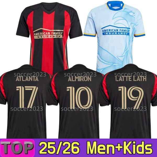 4XL 25/26 Atlant UnITed FC Soccer Jerseys Kids Men Major League 2025 2026 Football Shirt Away Light Blue Resurgens Home Red Black 17s' Kit SABA GIAKOUMAKIS ALMADA, 24 25 away aldult
4XL 25/26 Atlant UnITed FC Soccer Jerseys Kids Men Major League 2025 2026 Football Shirt Away Light Blue Resurgens Home Red Black 17s' Kit SABA GIAKOUMAKIS ALMADA, 24 25 away aldult